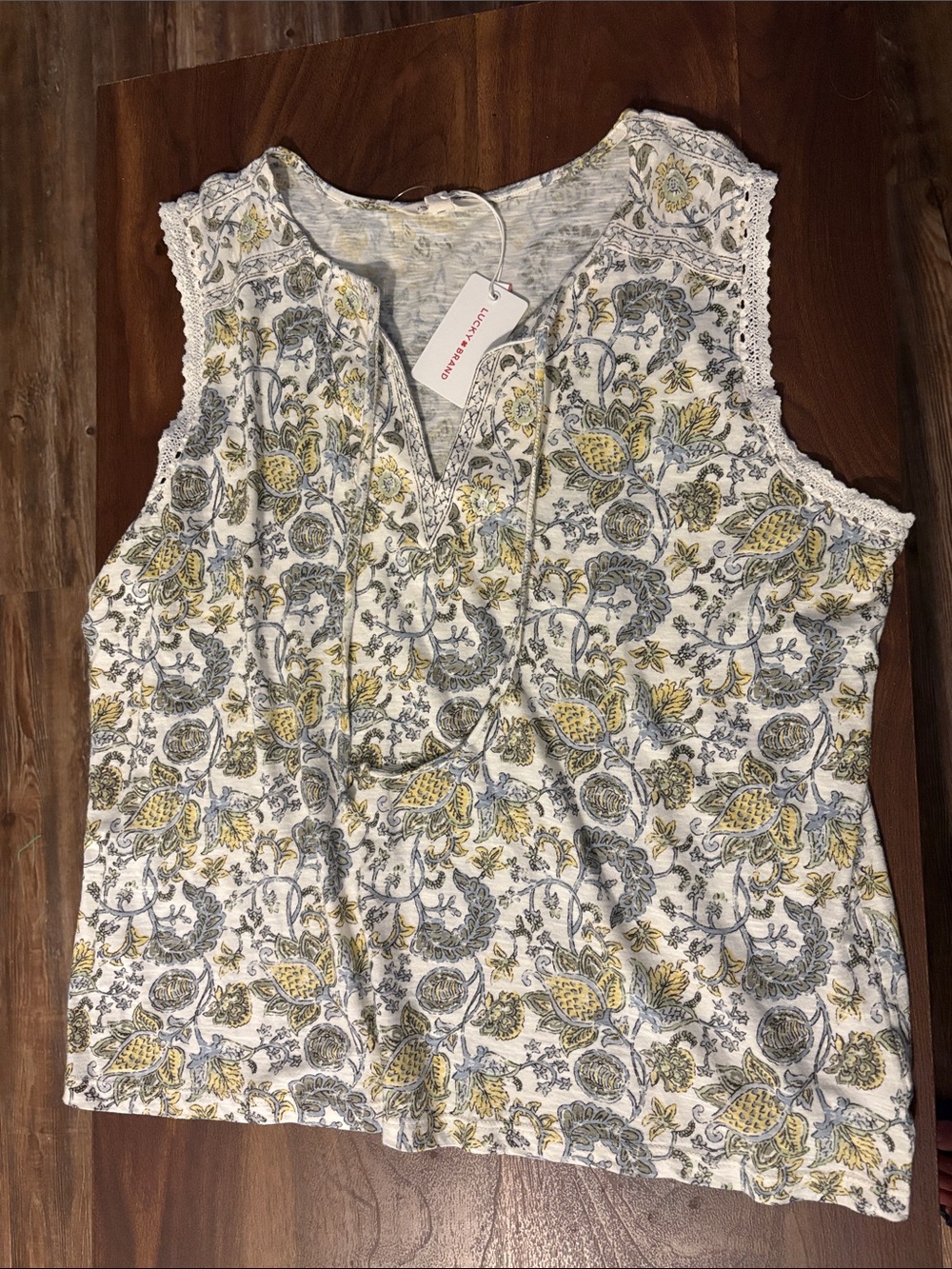 Lucky Brand White Floral V-Neck Sleeveless Cami with Lace Trim